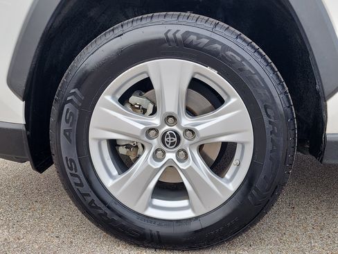 Used 2019 Toyota RAV4 XLE image 9