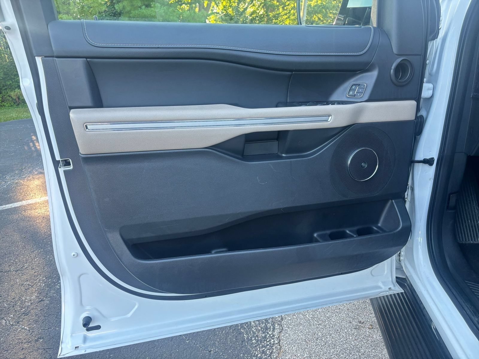 Used 2024 Ford Expedition Limited RWD image 18