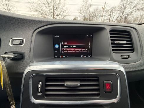 Used 2016 Volvo V60 T5 Cross Country Platinum image 21