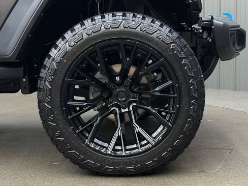 Used 2024 Jeep Wrangler Unlimited AWD/4WD image 9