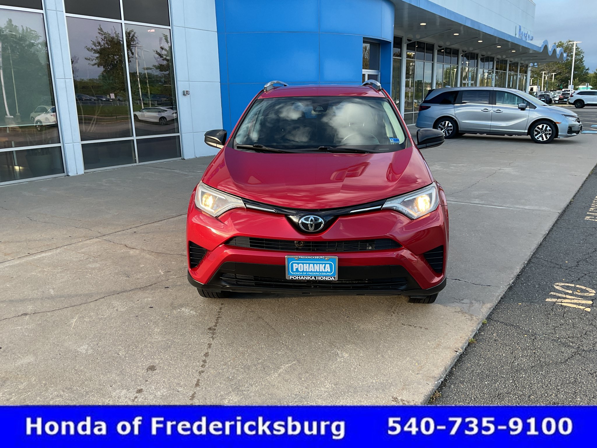 Used 2017 Toyota RAV4 LE AWD/4WD image 9