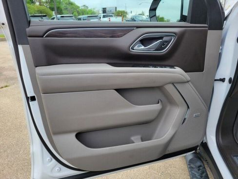Used 2023 Chevrolet Suburban Z71 w/ Luxury Package AWD/4WD image 28
