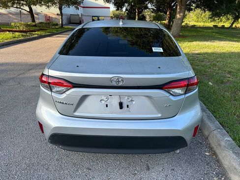 Used 2025 Toyota Corolla LE w/ Convenience Package FWD image 5