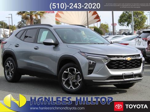 Used 2025 Chevrolet Trax LT w/ LT Convenience Package image 1