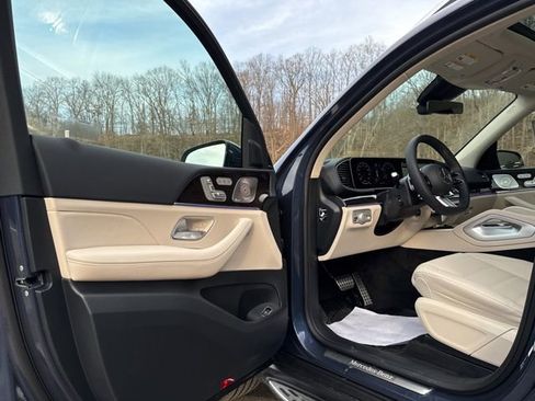 New 2026 Mercedes-Benz GLS 450 4MATIC image 23