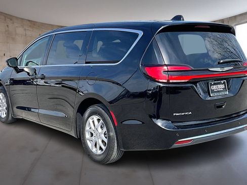Used 2024 Chrysler Pacifica Touring-L FWD image 14