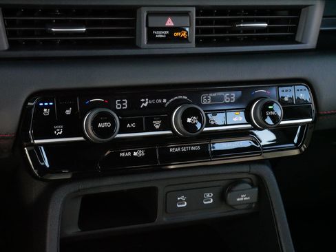 Used 2026 Honda Pilot Black Edition image 23