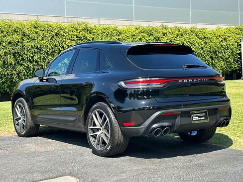 Used 2026 Porsche Macan AWD/4WD image 3