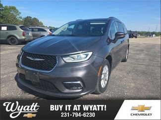 Used 2022 Chrysler Pacifica Touring-L FWD video 1