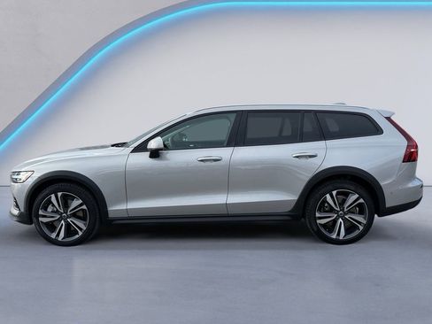 Certified 2025 Volvo V60 B5 Cross Country Plus image 6