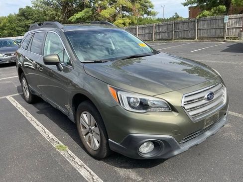 Used 2017 Subaru Outback 2.5i Premium AWD/4WD image 3