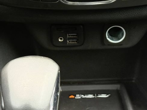 Used 2023 Chevrolet Traverse Premier FWD image 6