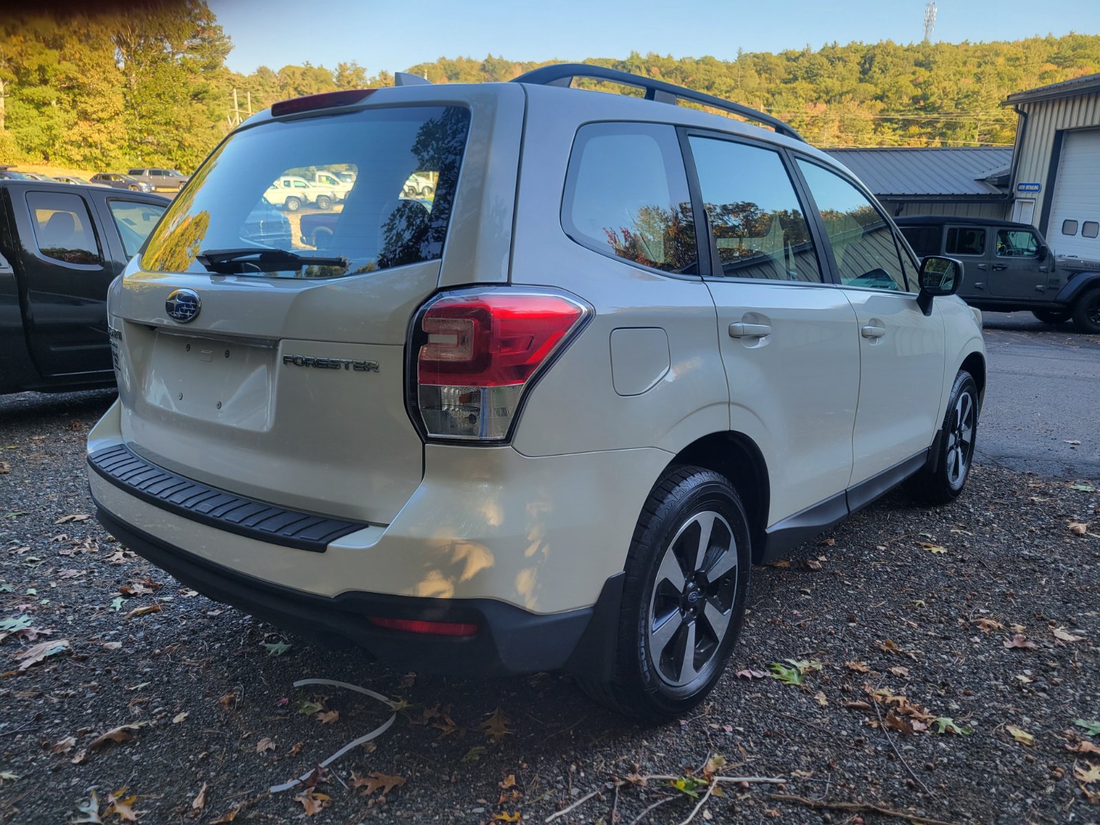 Used 2018 Subaru Forester 2.5i w/ Alloy Wheel Package AWD/4WD image 2