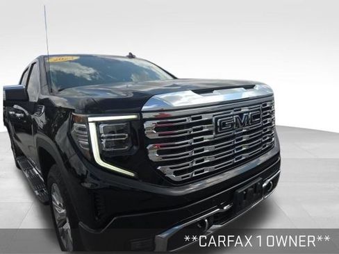 Used 2024 GMC Sierra 1500 Denali w/ Technology Package AWD/4WD image 2