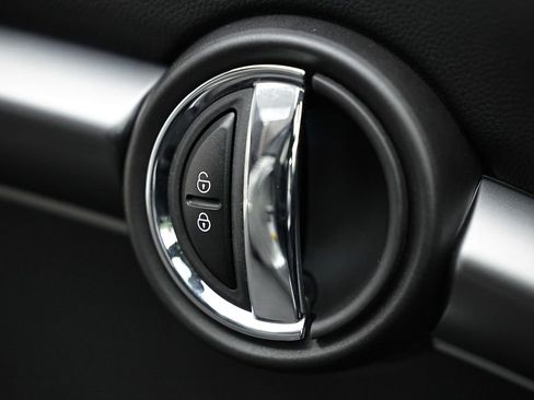 Used 2024 MINI Cooper 2-Door Hardtop FWD image 14