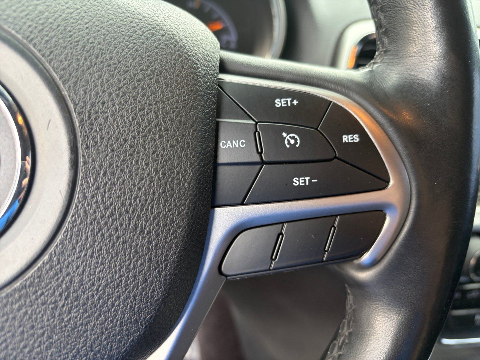 Used 2018 Jeep Grand Cherokee Altitude RWD image 15