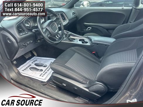 Used 2016 Dodge Challenger SXT image 7