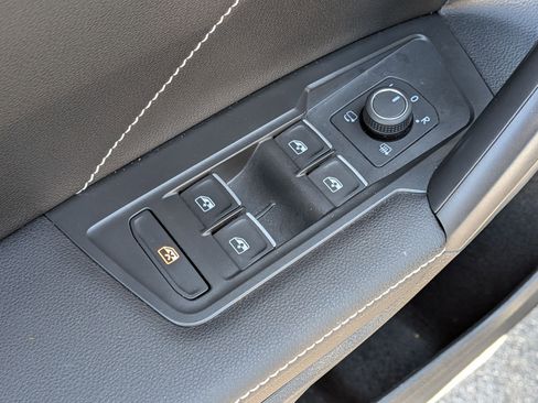 Used 2023 Volkswagen Tiguan SEL R-Line image 13