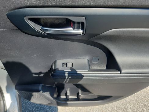 Used 2021 Toyota Highlander XSE AWD/4WD image 33