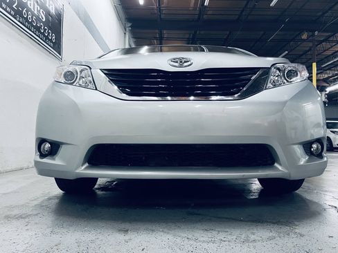 Used 2017 Toyota Sienna LE FWD image 12