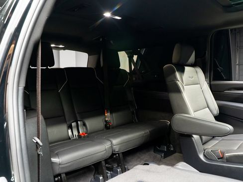 Used 2025 Cadillac Escalade ESV Premium Luxury AWD/4WD image 52