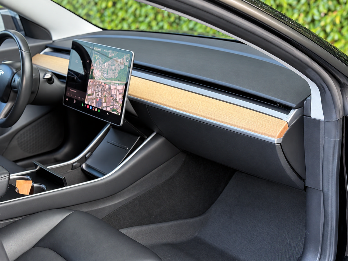 Used 2018 Tesla Model 3 Long Range RWD image 13