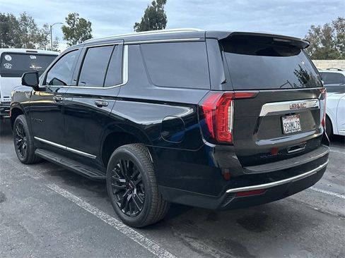 Used 2023 GMC Yukon SLT w/ SLT Luxury Package image 3