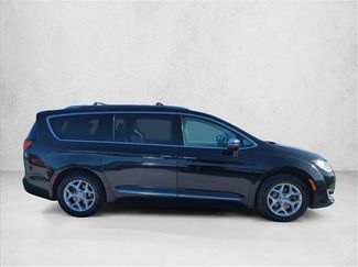 Used 2020 Chrysler Pacifica Limited video 4
