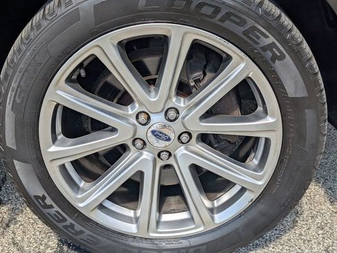 Used 2017 Ford Explorer Limited w/ Equipment Group 303A AWD/4WD image 17