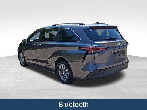 Used 2021 Toyota Sienna XLE FWD image 5
