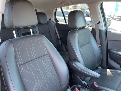 Used 2022 Chevrolet Trax LT w/ Midnight Edition AWD/4WD image 14