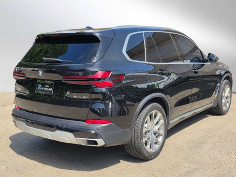 Used 2024 BMW X5 xDrive40i w/ Premium Package AWD/4WD image 3