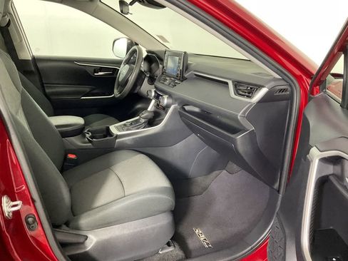 Used 2019 Toyota RAV4 XLE w/ Carpet Mat Package AWD/4WD image 25