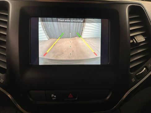 Used 2020 Jeep Cherokee Latitude Plus image 12