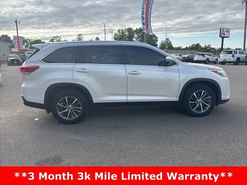 Used 2019 Toyota Highlander XLE AWD/4WD image 2