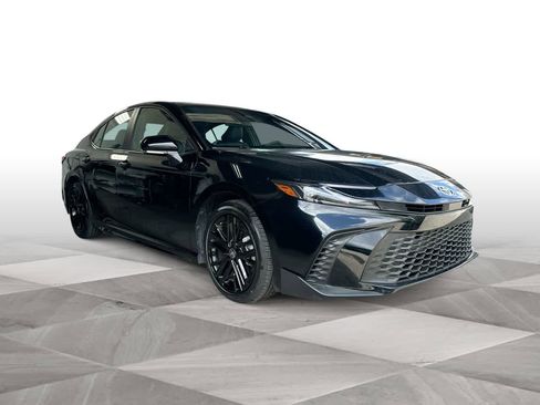 Used 2025 Toyota Camry SE FWD image 2