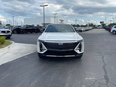 Used 2024 Cadillac Lyriq Luxury AWD/4WD image 2