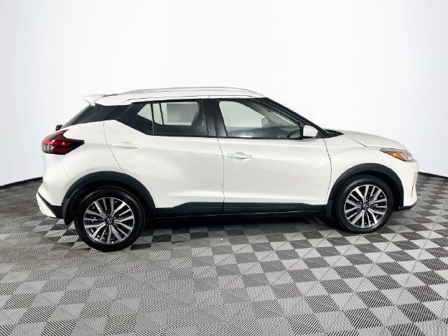 Used 2022 Nissan Kicks SV FWD image 9
