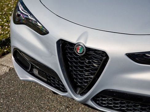 New 2025 Alfa Romeo Stelvio Sprint image 10