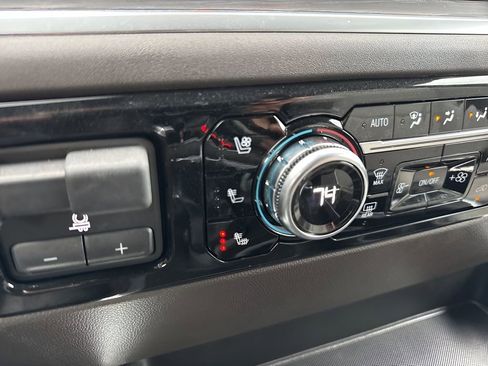 Used 2025 GMC Sierra 1500 SLT image 23