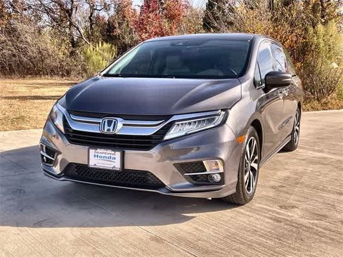Certified 2018 Honda Odyssey Elite image 2