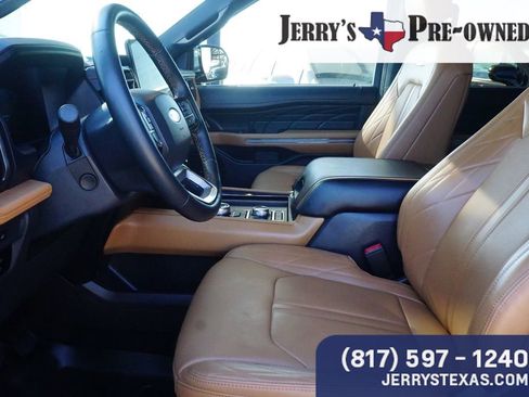 Used 2024 Ford Expedition Platinum image 19