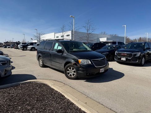 Used 2008 Chrysler Town & Country Touring FWD image 3