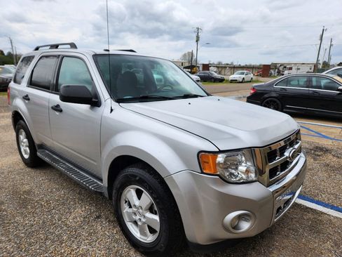 Used 2010 Ford Escape XLT image 5