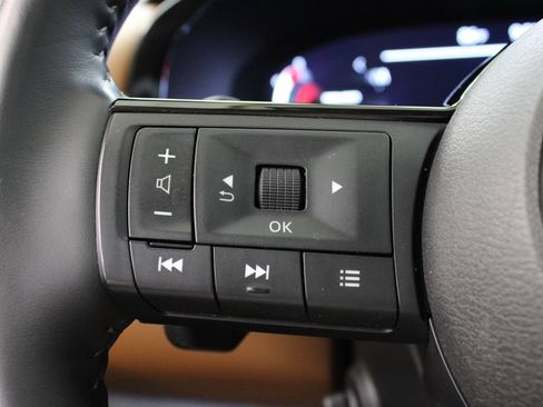 Used 2024 Nissan Pathfinder Platinum FWD image 28