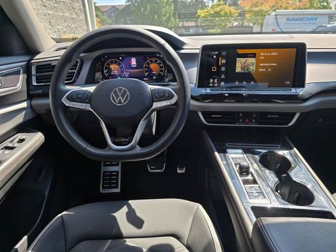 Used 2024 Volkswagen Atlas Peak Edition SE AWD/4WD image 32