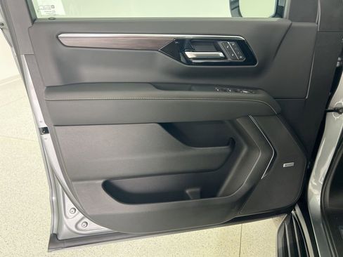 New 2026 Chevrolet Suburban Premier image 21