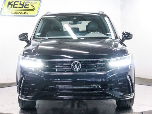 Used 2023 Volkswagen Tiguan SE R-Line FWD image 6