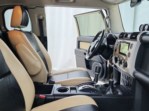 Used 2013 Toyota FJ Cruiser Base image 27