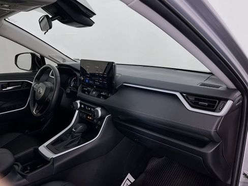 Used 2025 Toyota RAV4 XLE Premium image 34